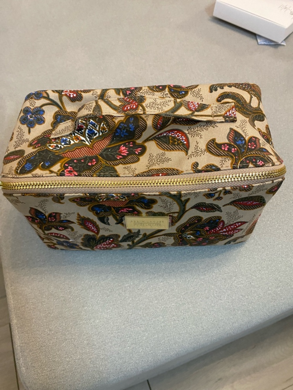 Estée Lauder Pouch